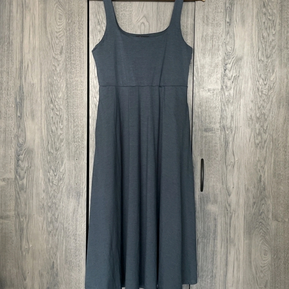 Quince Classic Gray Midi Dress
